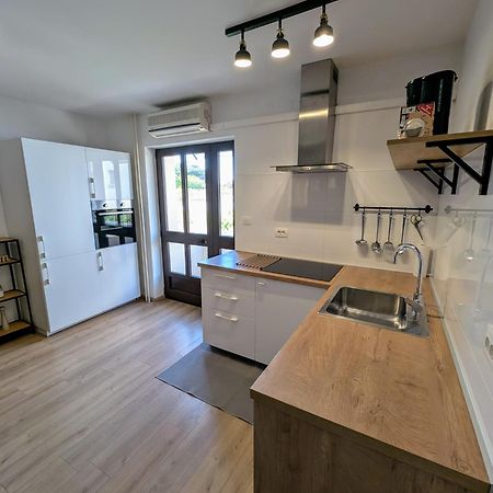 Apartments Glam Πόρετς Εξωτερικό φωτογραφία